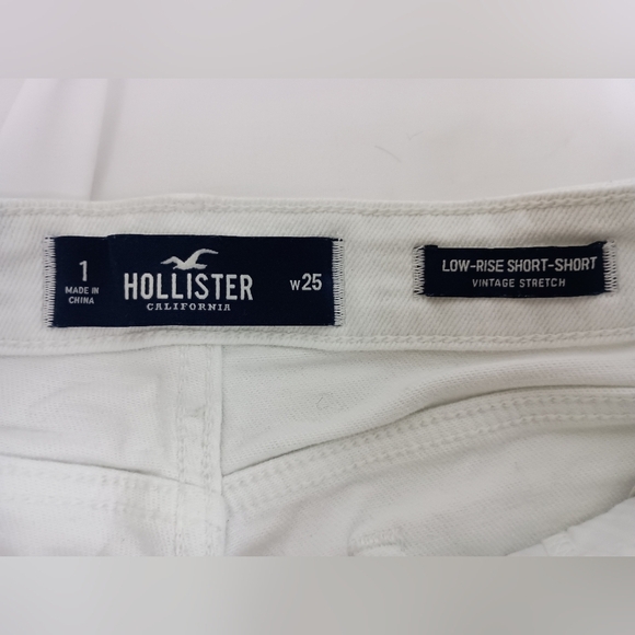 Hollister Women's Butterly White Distressed‎ Grunge Denim Booty Shorts (#1,379) - Picture 2 of 5